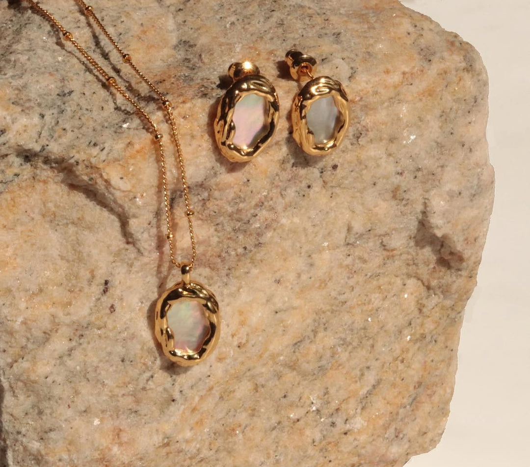 Raw Short Necklace